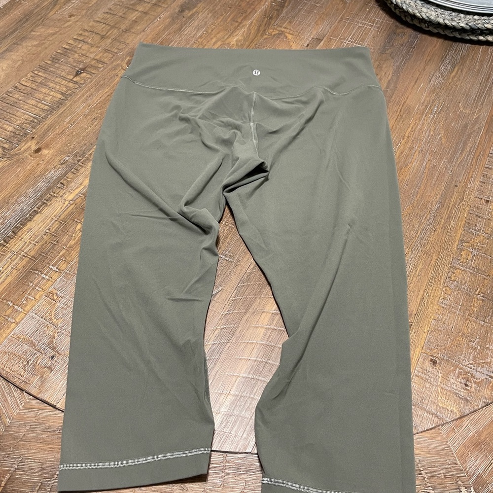Lululemon Align HR Crop 21”, size 16